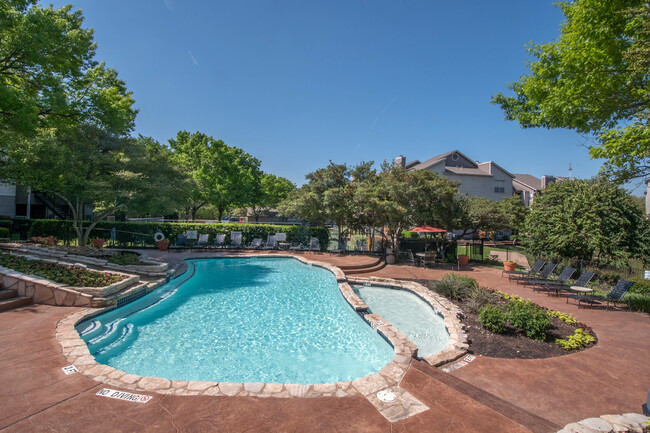 The Lakes at Renaissance Park in Austin, TX - Foto de edificio - Building Photo