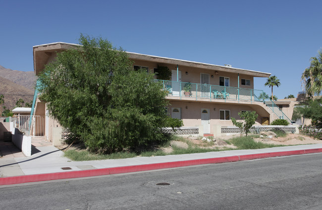 Indian Canyon Apartments in Palm Springs, CA - Building Photo - Building Photo