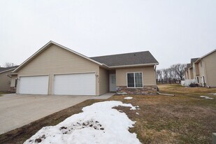 5130 Weatherstone Dr NW in Rochester, MN - Building Photo