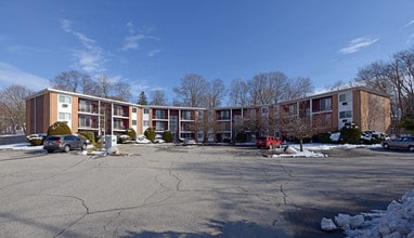 243-249 Park St in North Attleboro, MA - Foto de edificio - Building Photo