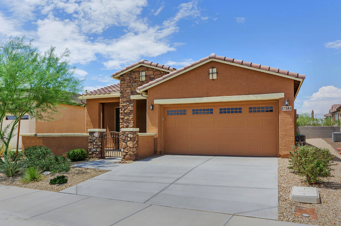 17584 W Fairview St in Goodyear, AZ - Building Photo