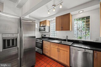 255 S 24th St in Philadelphia, PA - Building Photo - Building Photo