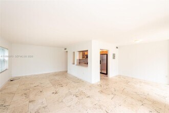 590 Ocean Dr in Key Biscayne, FL - Building Photo - Building Photo