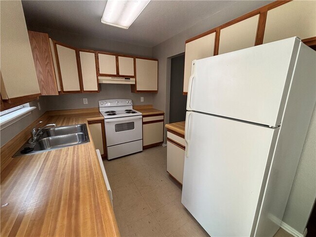 1368 E Sequoyah Ct in Fayetteville, AR - Building Photo - Building Photo