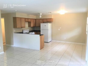 3219 Broadway in Ft. Myers, FL - Foto de edificio - Building Photo