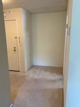 4 Admiral Dr, Unit 328 in Emeryville, CA - Foto de edificio - Building Photo