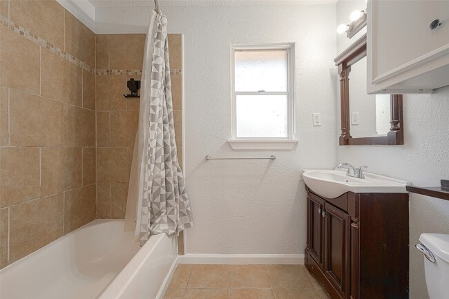 property at 4923 Poinciana Dr