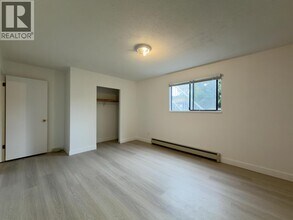 9580 Blundell Rd in Richmond, BC - Building Photo - Building Photo