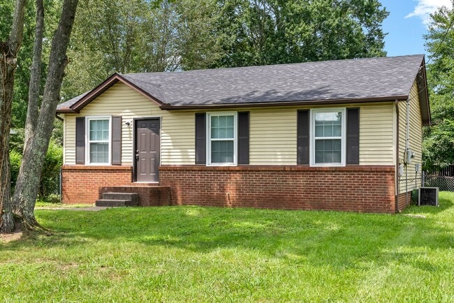 354 Woodale Dr in Clarksville, TN - Building Photo - Building Photo
