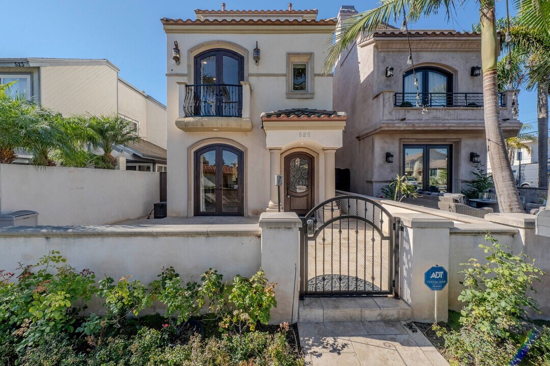 525 15th St in Huntington Beach, CA - Building Photo