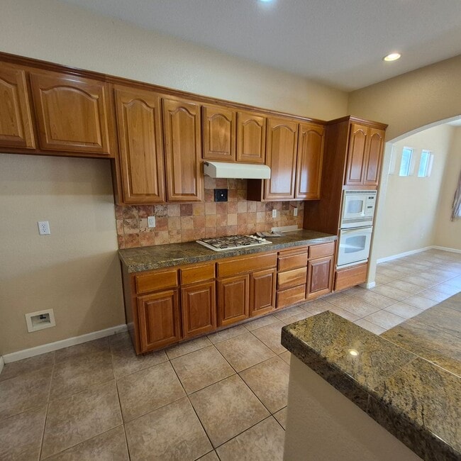 10124 Arche's Way in Elk Grove, CA - Building Photo - Building Photo