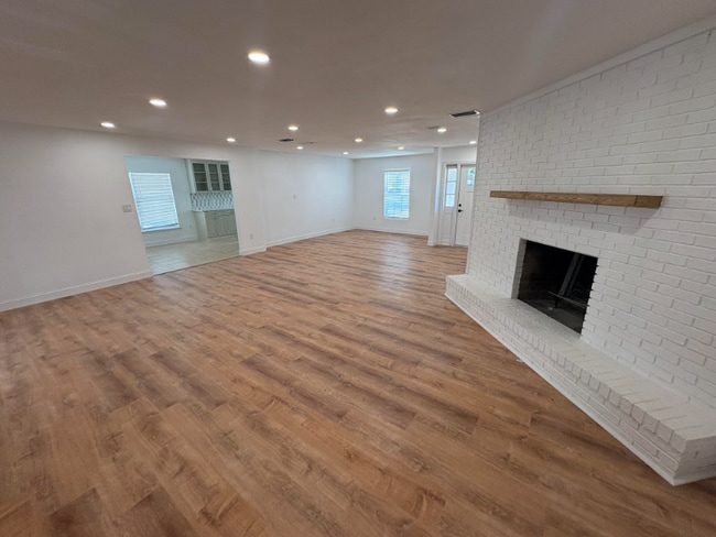 2301 S San Jose Cir in Tampa, FL - Building Photo - Building Photo