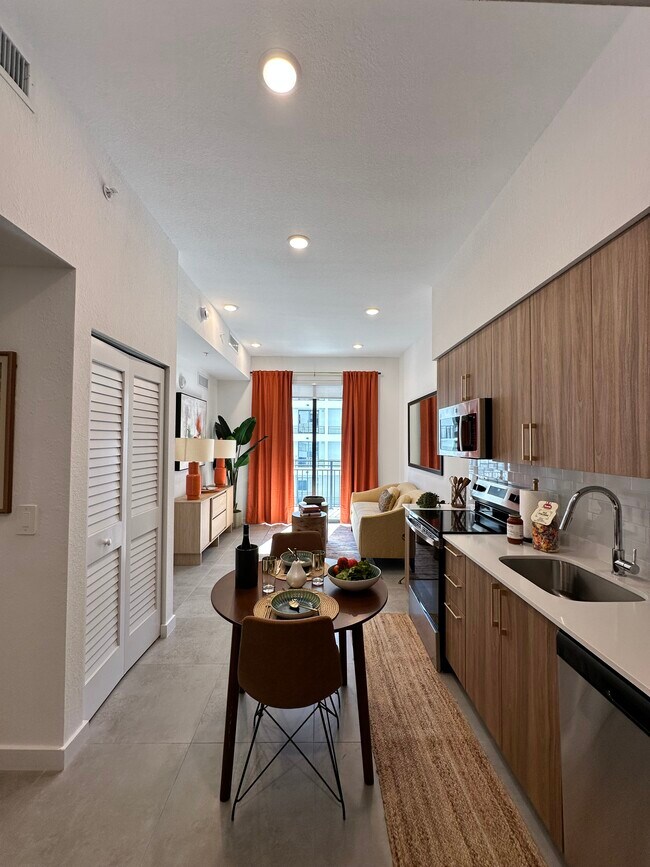 1833 Madison St, Unit A1 in Hollywood, FL - Foto de edificio - Building Photo