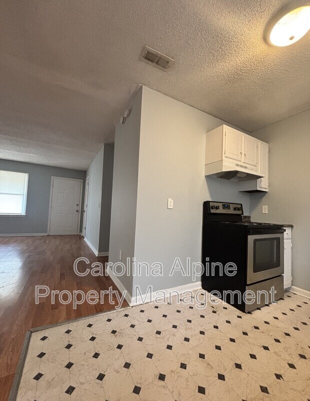 308 Pine Tree Es Dr in Salisbury, NC - Building Photo - Building Photo