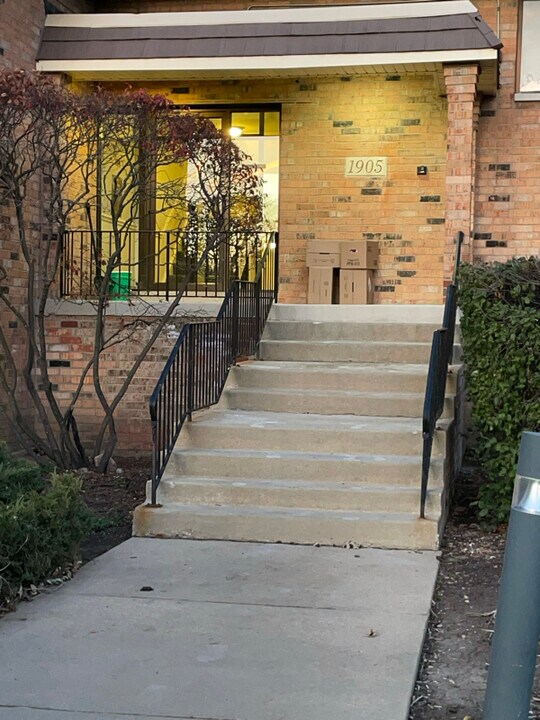 1905 Tall Oaks Dr in Aurora, IL - Foto de edificio