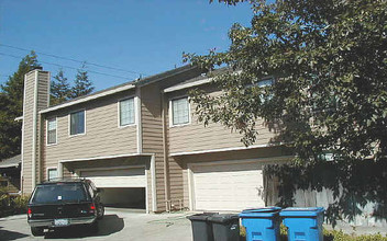 Elizabeth Court Apartments in Turlock, CA - Building Photo - Building Photo