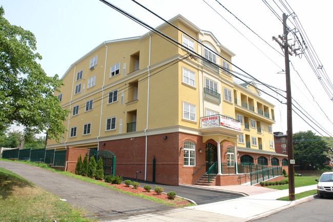 201 W Jersey St in Elizabeth, NJ - Building Photo - Building Photo