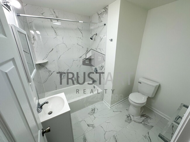 2153 W Grange Ave in Philadelphia, PA - Building Photo - Building Photo