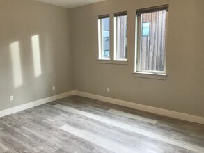 61550 SW Blakely Rd in Bend, OR - Foto de edificio - Building Photo