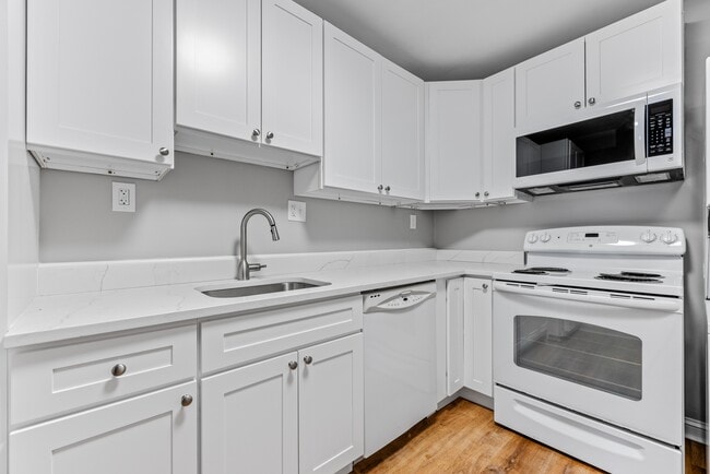 2921 Glenmore Ave, Unit 2