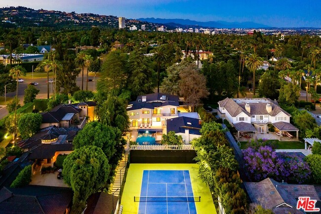 721 N Beverly Dr in Beverly Hills, CA - Building Photo - Building Photo