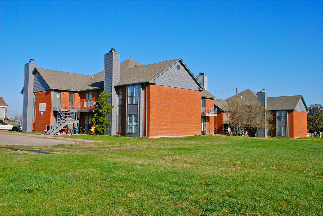 805 W Walnut St in Celina, TX - Building Photo