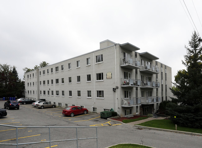 Vancouver Terrace Apartments in Barrie, ON - Building Photo - Building Photo