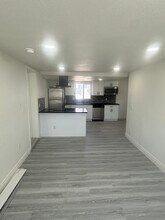 210 W Monroe Ave, Unit A in Las Vegas, NV - Foto de edificio - Building Photo