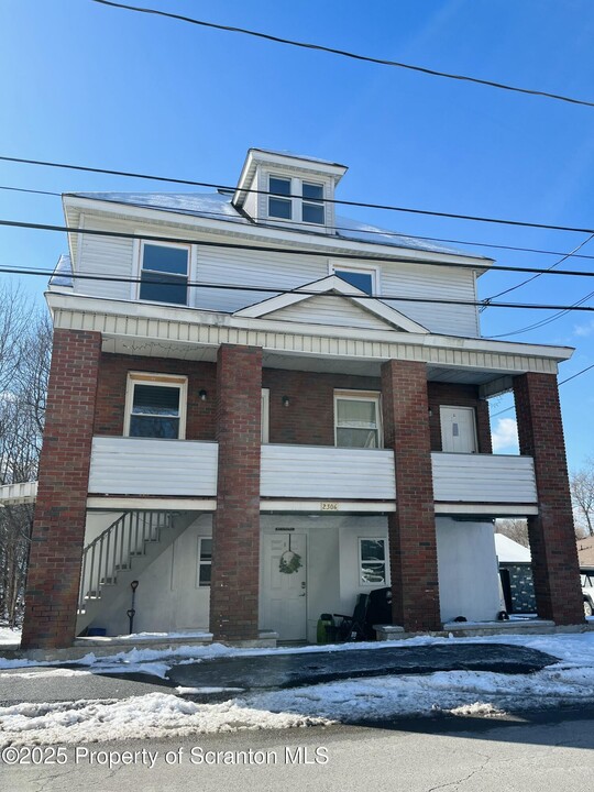 2306 Ash St in Scranton, PA - Building Photo