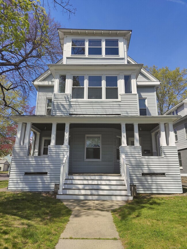 1118 Boulevard in West Hartford, CT - Foto de edificio - Building Photo