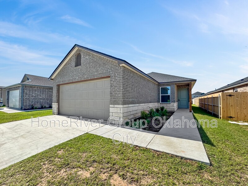 1224 S Brk Dr in Purcell, OK - Building Photo