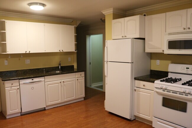 55 Stow St, Unit 2 in Waltham, MA - Building Photo - Building Photo