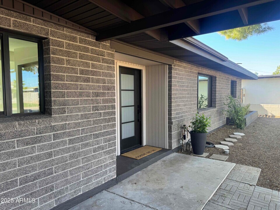 3749 E Laurel Ln in Phoenix, AZ - Building Photo