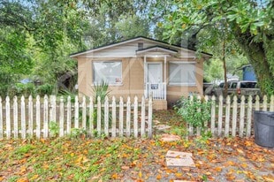 5813 Doeboy St in Jacksonville, FL - Building Photo