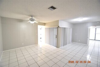11375 Brookgreen Dr in Tampa, FL - Building Photo - Building Photo