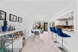 8745 SW 137th Ave in Miami, FL - Foto de edificio - Building Photo