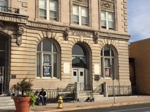 City Clock in Coatesville, PA - Foto de edificio - Building Photo