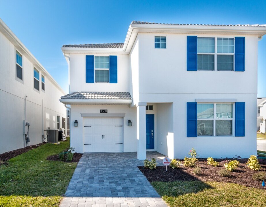 1560 Flange Dr in Davenport, FL - Building Photo