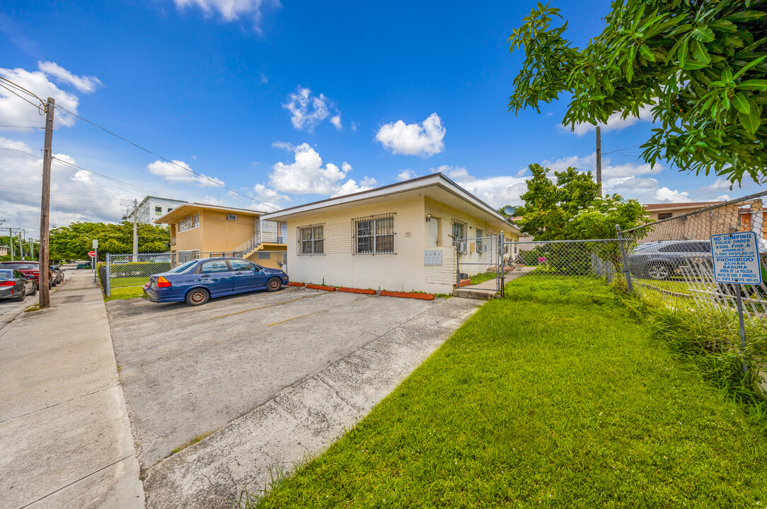 221 NW 16th Ave in Miami, FL - Building Photo