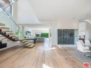 619 S Orange Dr in Los Angeles, CA - Building Photo - Building Photo
