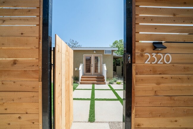 2320 Alta St in Los Angeles, CA - Building Photo - Building Photo