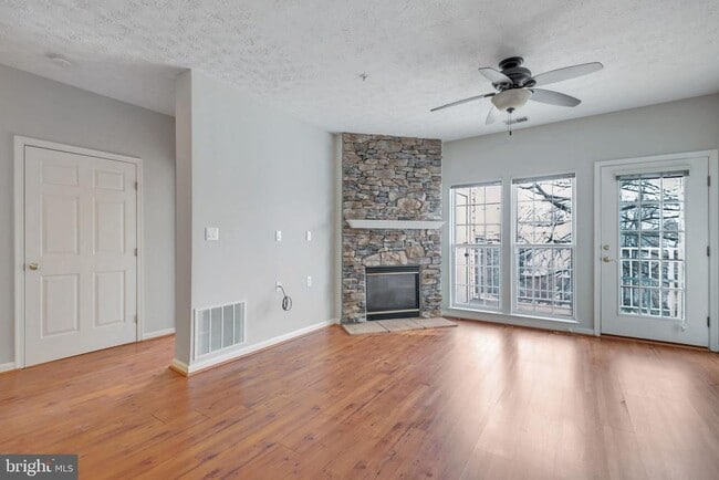 2400 Chestnut Terrace Ct in Odenton, MD - Building Photo - Building Photo