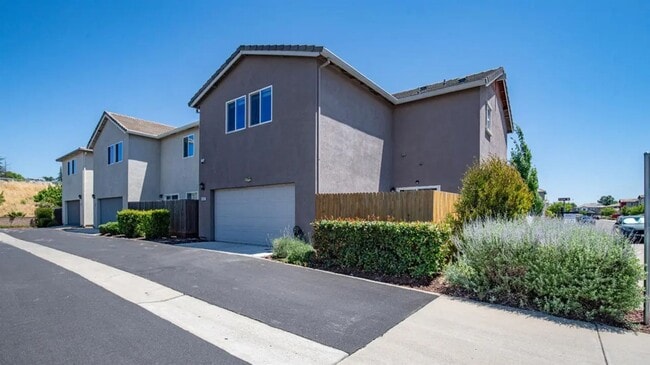 5101 Fiona Walk in Sacramento, CA - Building Photo - Building Photo