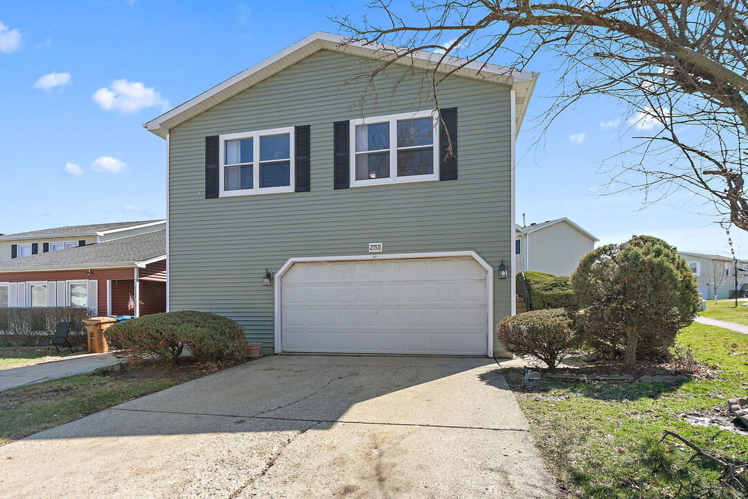 2155 College Dr in Glendale Heights, IL - Building Photo