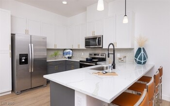 100 E Warm Springs Rd in Henderson, NV - Building Photo - Building Photo