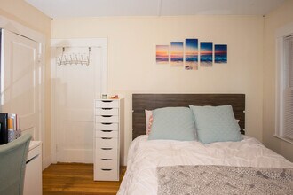 19 Sunset St, Unit 2 in Boston, MA - Foto de edificio - Building Photo