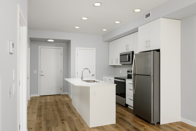 2165 Benvoulin Ct in Kelowna, BC - Building Photo - Building Photo