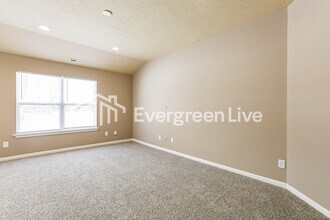 2004 Lisa Walk Dr in Indianapolis, IN - Building Photo - Building Photo