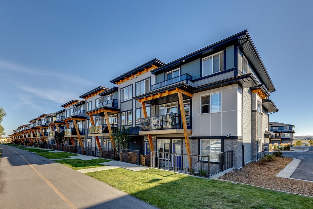 Sage Pointe Townhomes in Calgary, AB - Building Photo