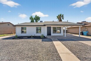 5039 W Vernon Ave in Phoenix, AZ - Building Photo